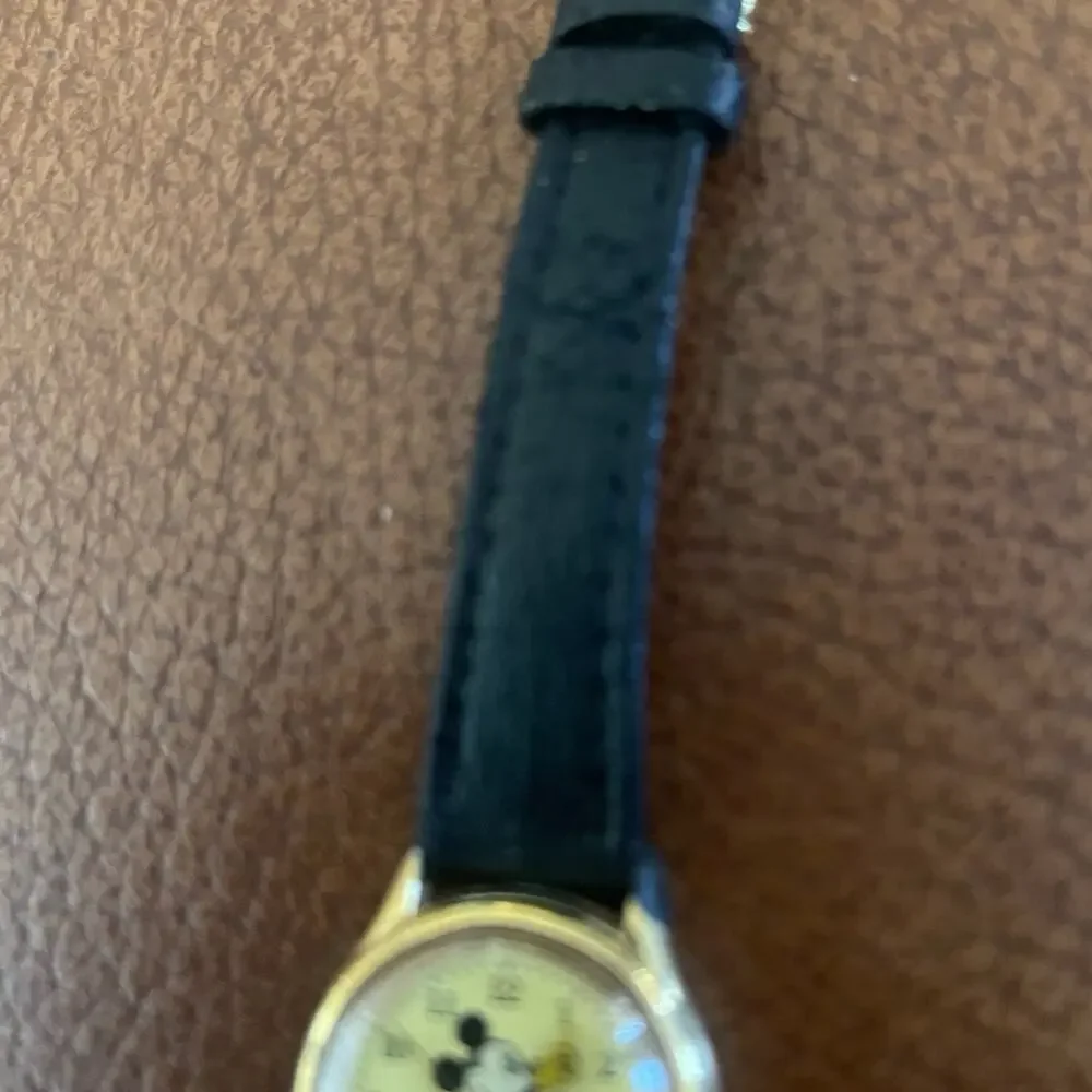 Vintage Disney Mickey Mouse watch Lorus